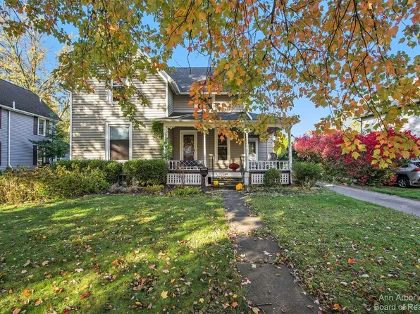 616 S Main St, Chelsea, MI 48118
