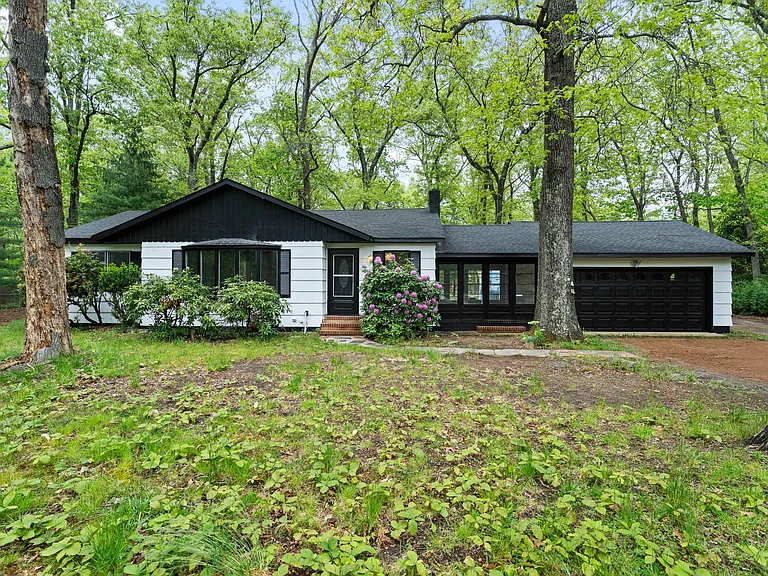 329 E Veterans Hwy — Photo 1