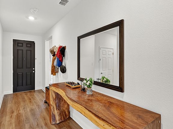 4th image of 3925 Belleview Pl