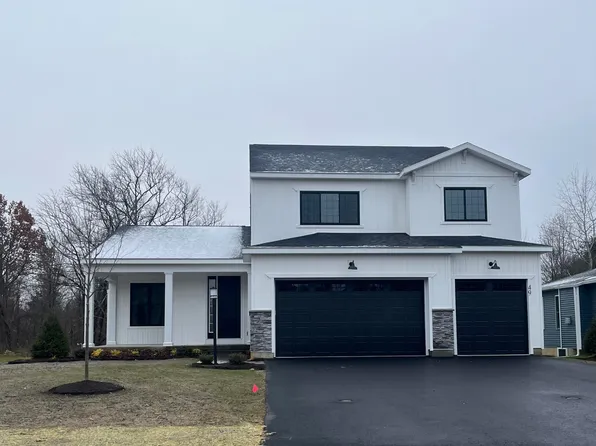 49 Wheatfield Way, Mechanicville, NY 12118