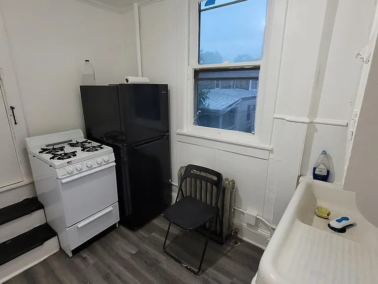 324 Spring St #3 — Photo 12