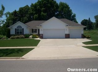 1297 Graceland Ter, Green Bay, WI 54313