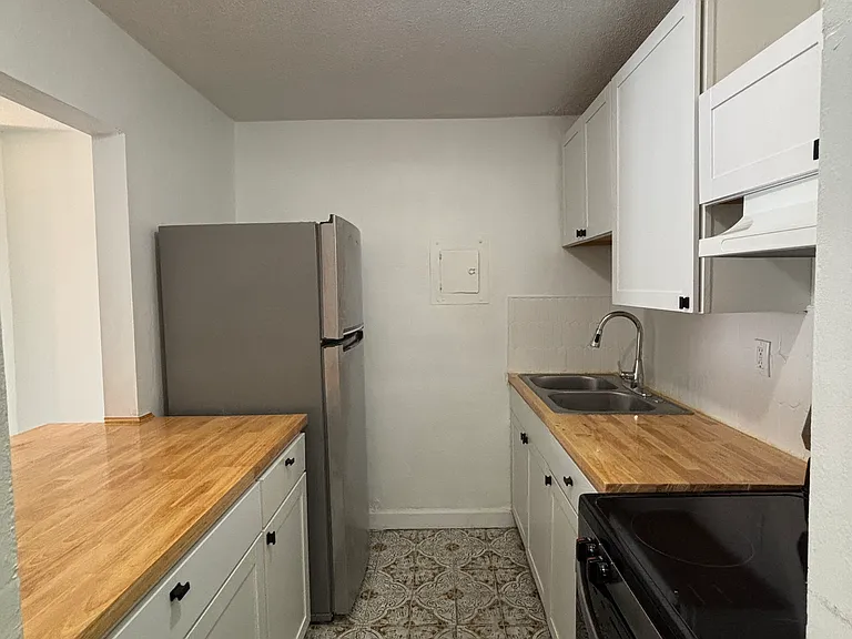 677 SW 9th Ave #105 — Photo 1