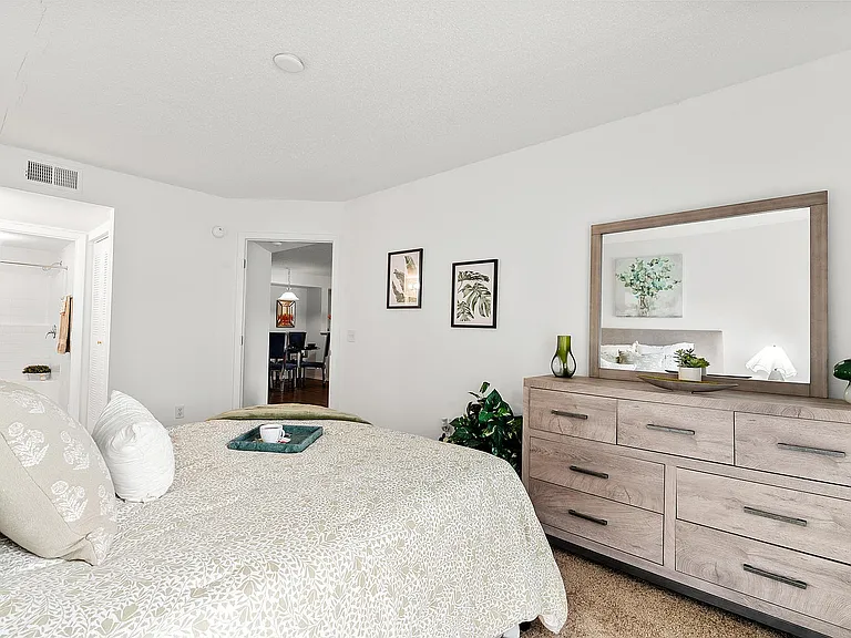 Bella Vista Apartments — Photo 21