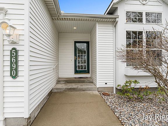 4th image of 5690 Fairview Ct #38