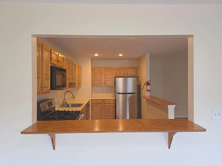 204 Barclay Ct — Photo 6