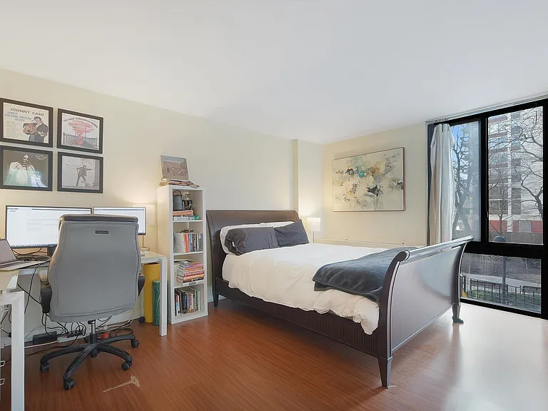1555 N Sandburg Ter #201 — Photo 8