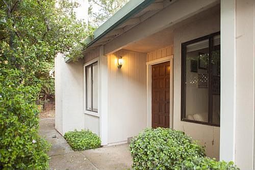 1st image of 105 Bishop Ct