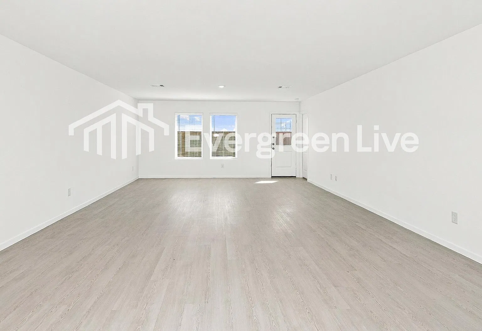 4 bed, 2.0 bath, 1924 sqft, $2,090 — Photo 4