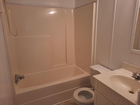 5th image of 2404 Younts Rd