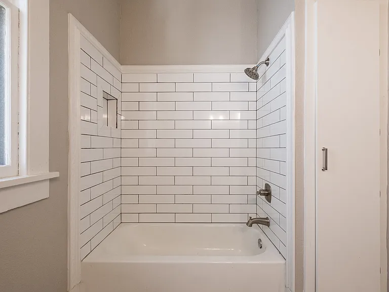 401 Johnson St #A — Photo 16