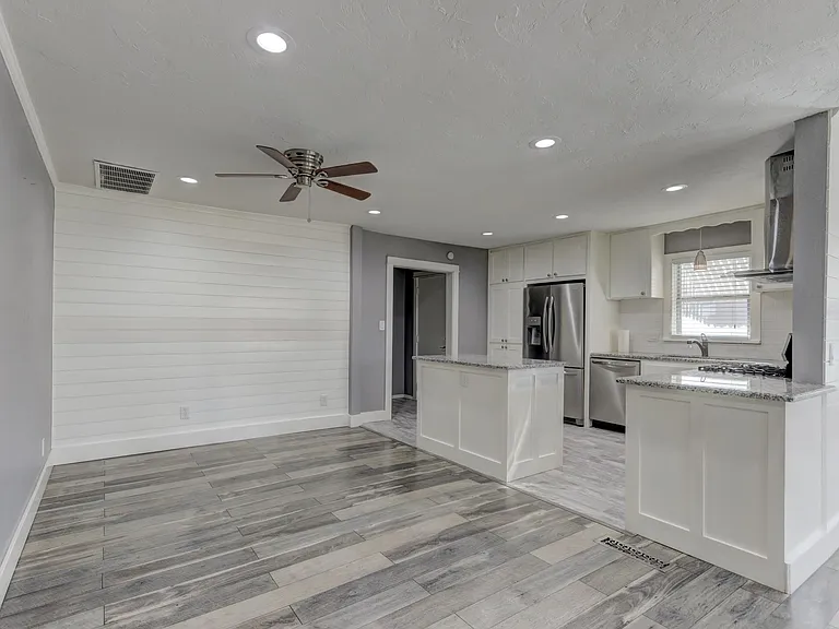 1128 NW 44th St — Photo 5