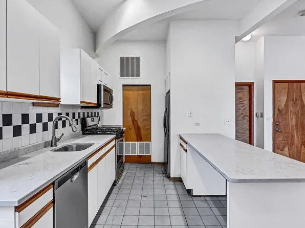 2009 W North Ave APT 3A, Chicago, IL 60647