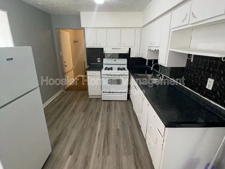 712 N Linwood Ave — Photo 2