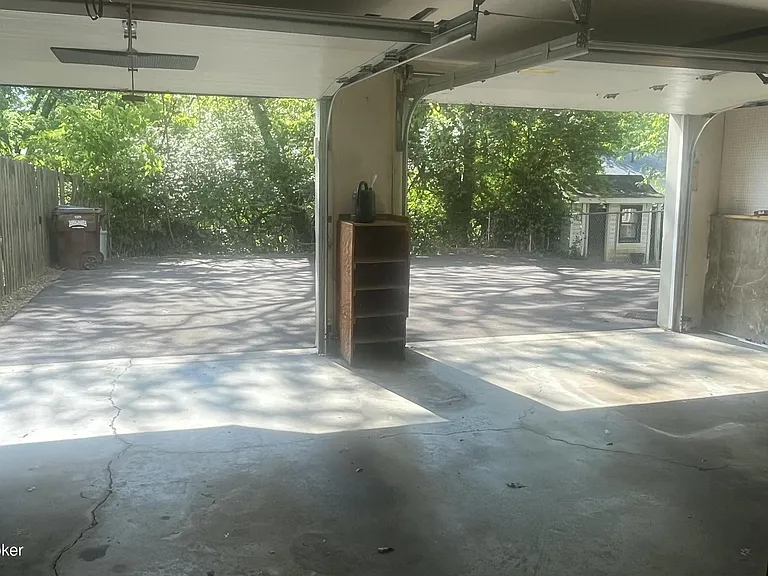 402 Trinity Hills Ln — Photo 24