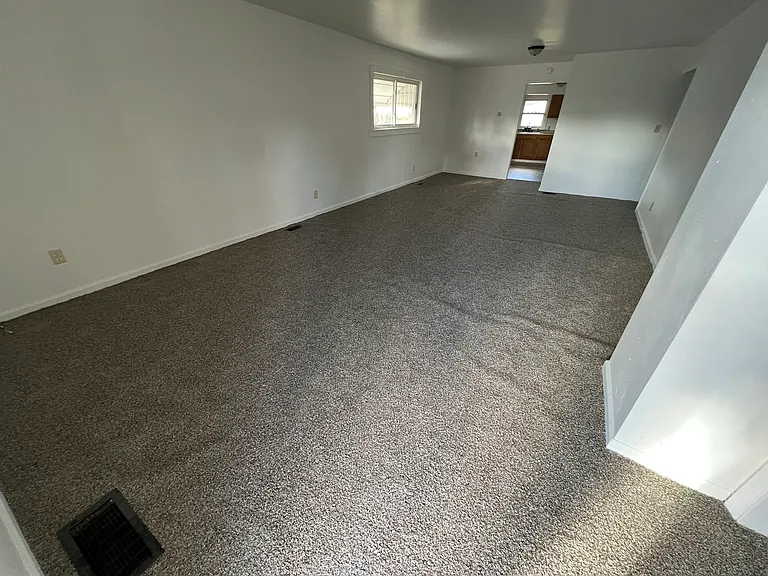 633 Baker St — Photo 12