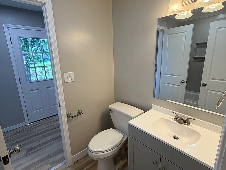 106 W Oak St — Photo 7