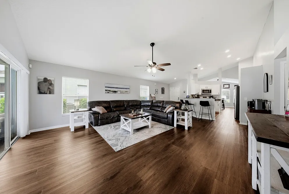 3 bed, 1651 sqft, $2,450 — Photo 4