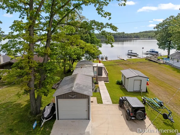 72 Sundago Park St, Hastings, MI 49058