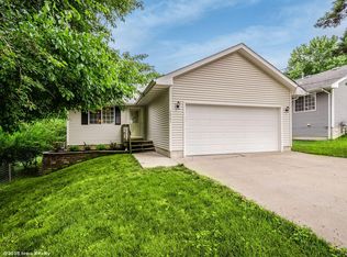 2805 E 29th Ct, Des Moines, IA 50317