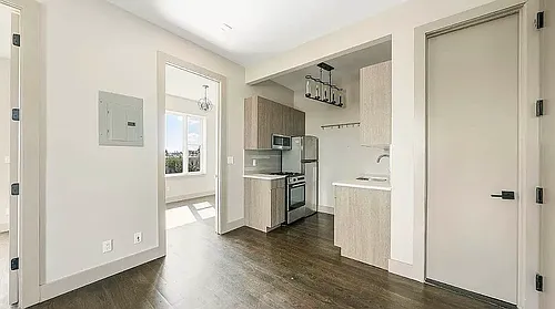 83 Stanhope St #3B Photo 1