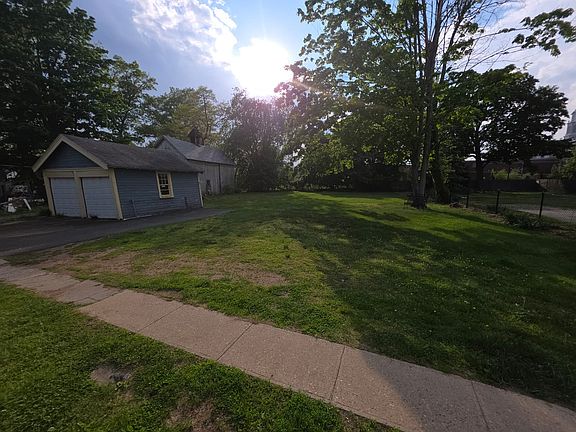2nd image of 476 Thompson Ave #1A
