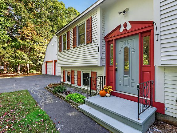 3rd image of 6 Strout Brook Drive
