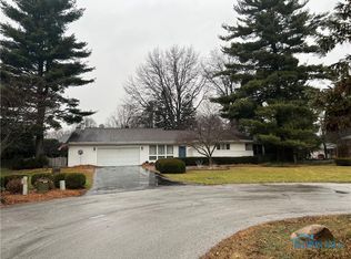 1080 Carol Rd, Bowling Green, OH 43402