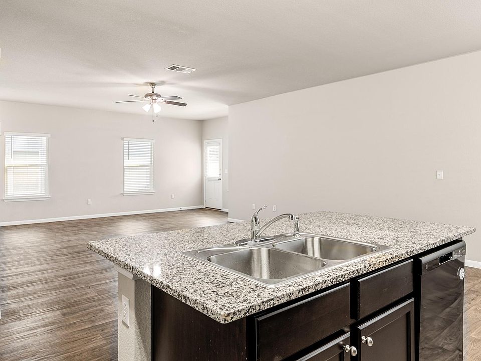 1st image of 365 Cibolo Creek Dr