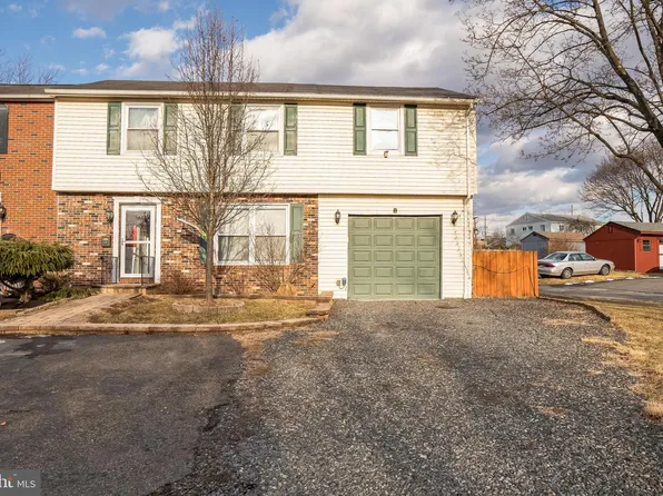 440 Jackson St, Pennsburg, PA 18073