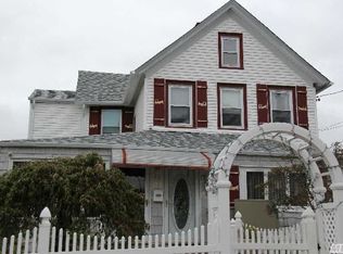 21 Mervin St, Inwood, NY 11096