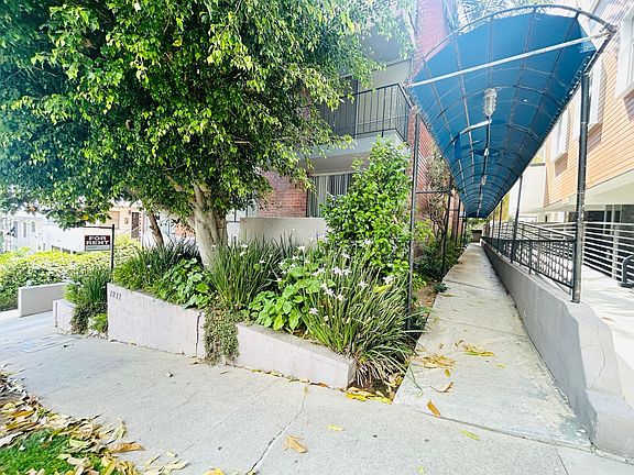 2nd image of 1211 Horn Ave