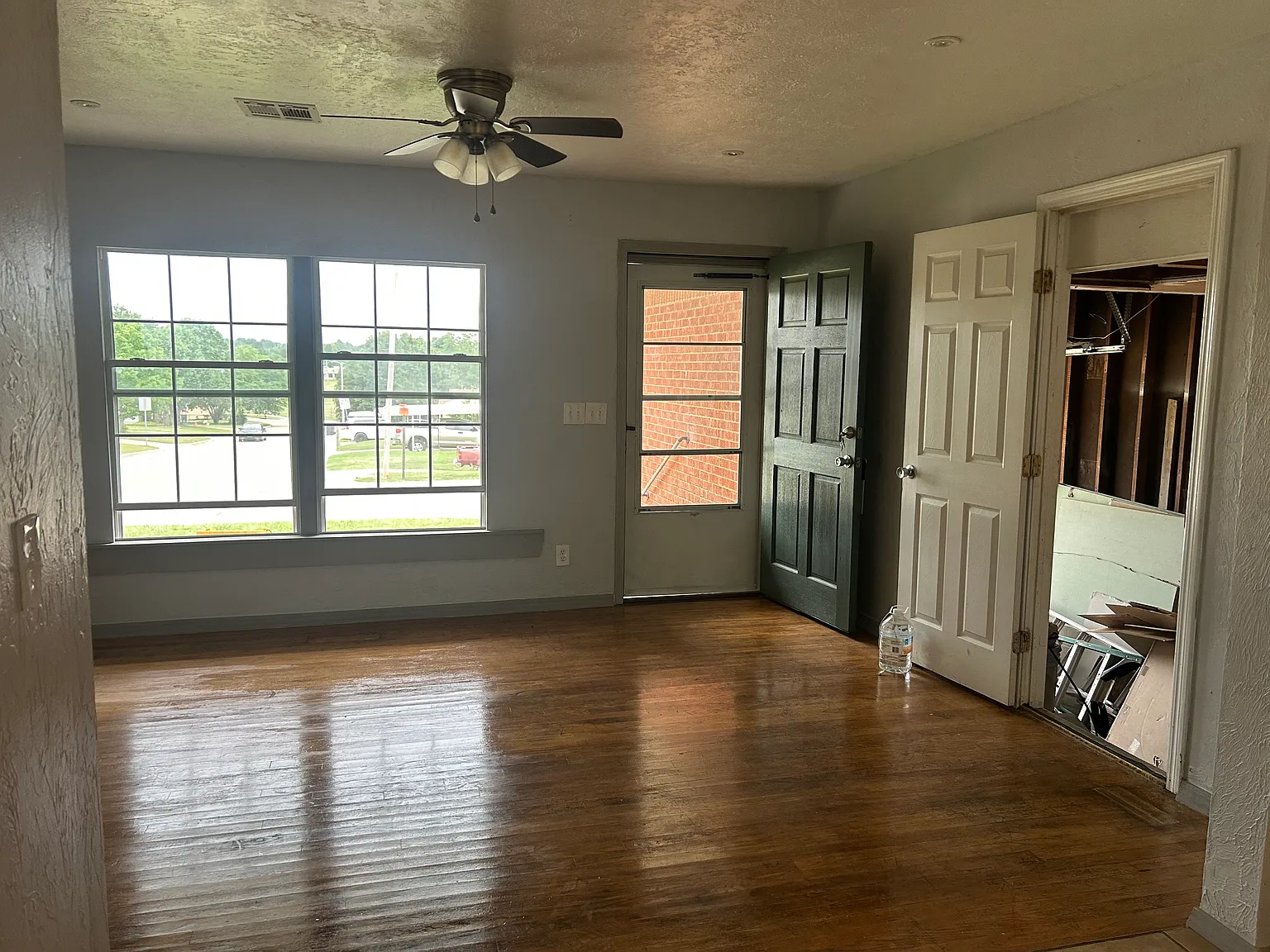 3 bed, 977 sqft, $1,350 — Photo 3