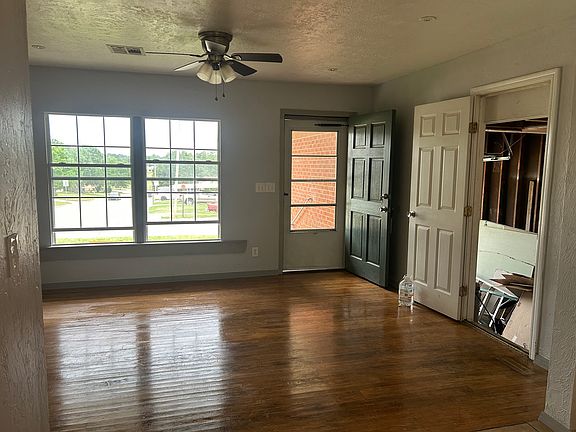 3rd image of 4037 NW 32nd St