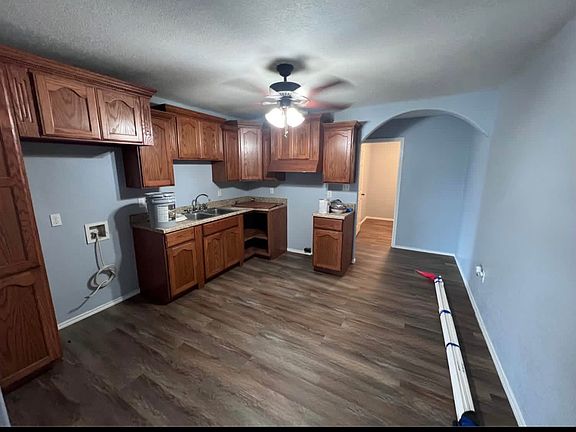 5th image of 2150 Hillcrest Blvd