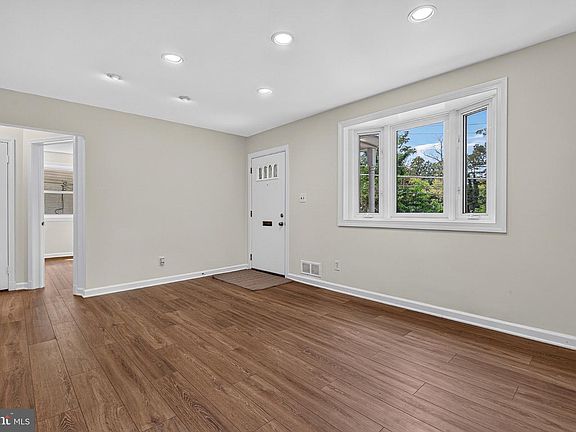 4th image of 11852 Huggins Dr