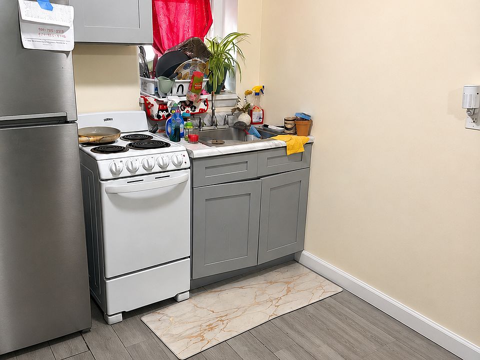 2nd image of 383 Ashford Ave #Bs
