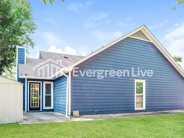 135 Hollington Dr NE — Photo 8