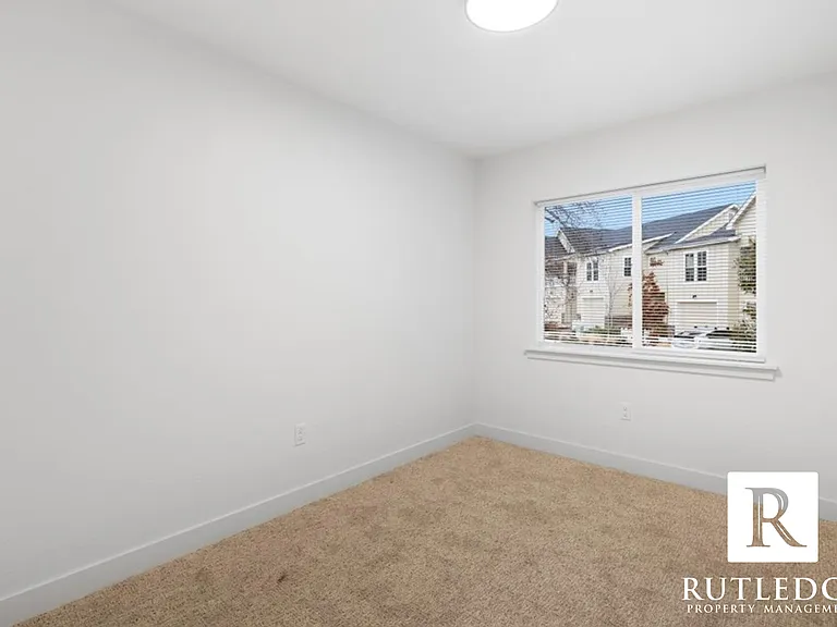 565 G St #1 — Photo 15