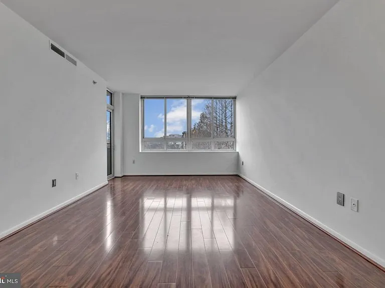 355 I St SW #615 — Photo 2