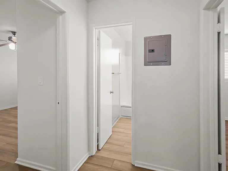 1747 Franklin St #4 — Photo 12
