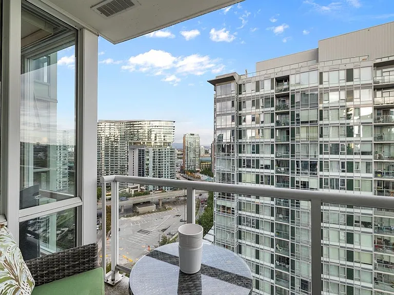 1077 Marinaside Cres #2201 — Photo 15