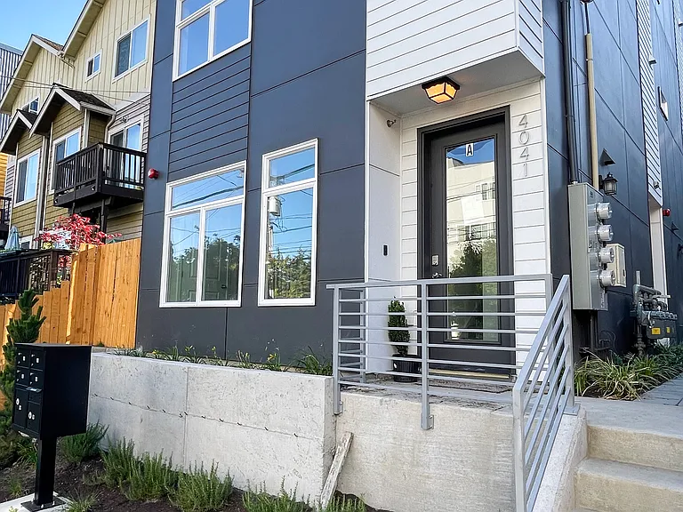 Iris Apartments — Photo 23