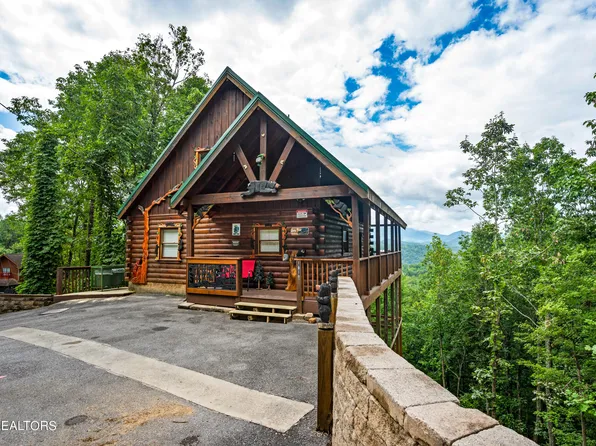 1819 Red Bone Way, Sevierville, TN 37876