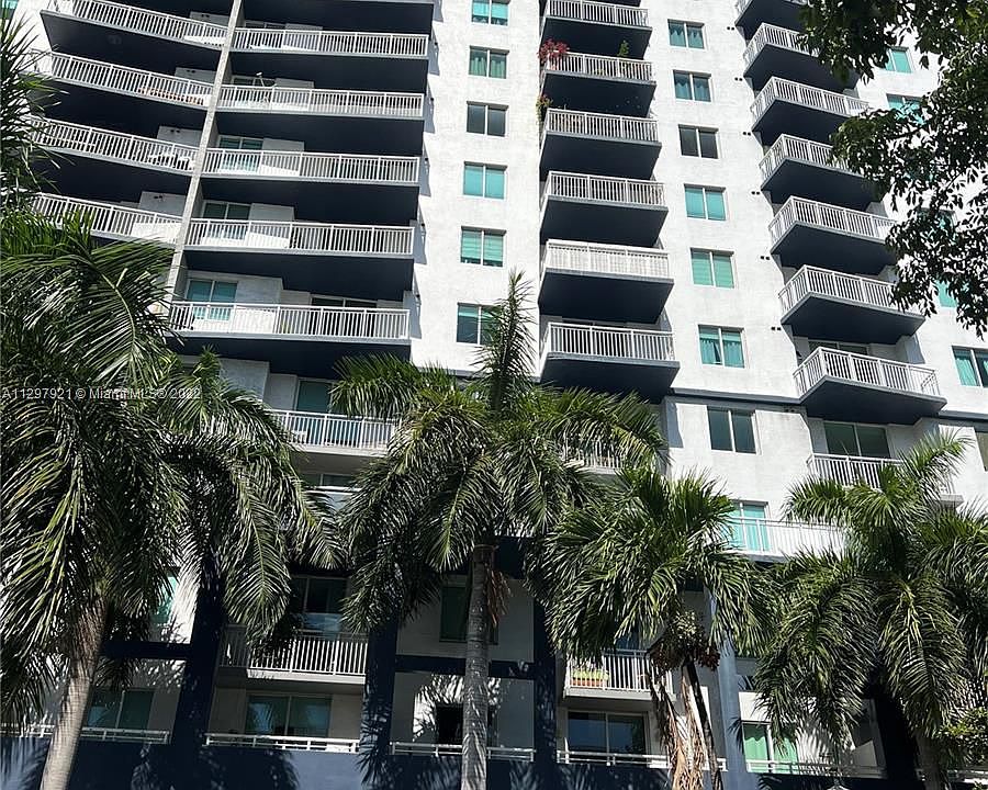 1st image of 275 NE 18th St APT 1404