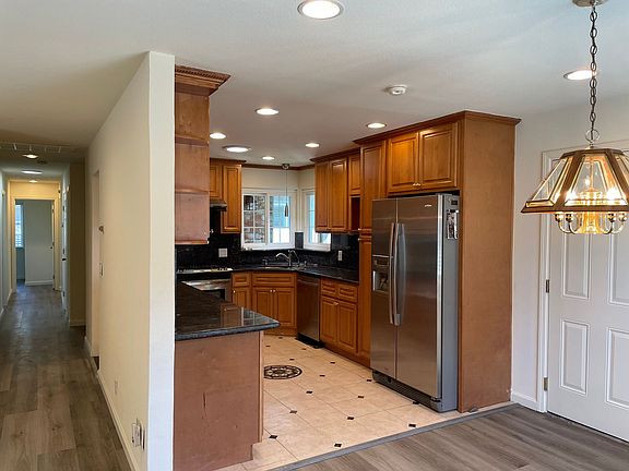 3rd image of 10815 Brookwell Dr