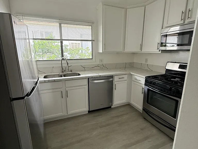 442 S Oakhurst Dr #4 — Photo 8