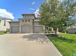 1601 S 211th St, Elkhorn, NE 68022