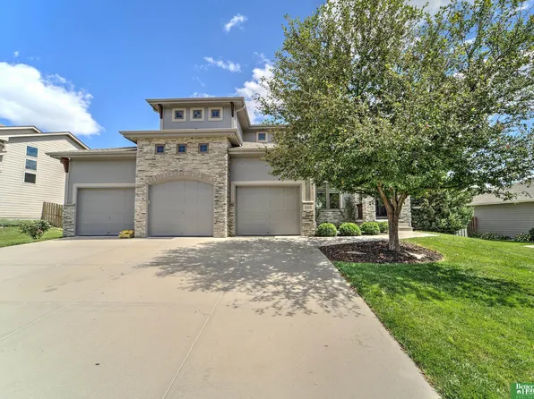 1601 S 211th St, Elkhorn, NE 68022