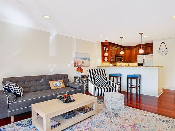 4th image of 7411 Herschel Ave